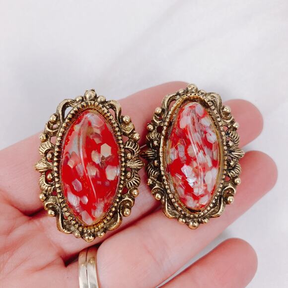 1960s Confetti Lucite Clip Earrings Red White Gold Tone Mid Century Jewelry - Picture 2 of 8